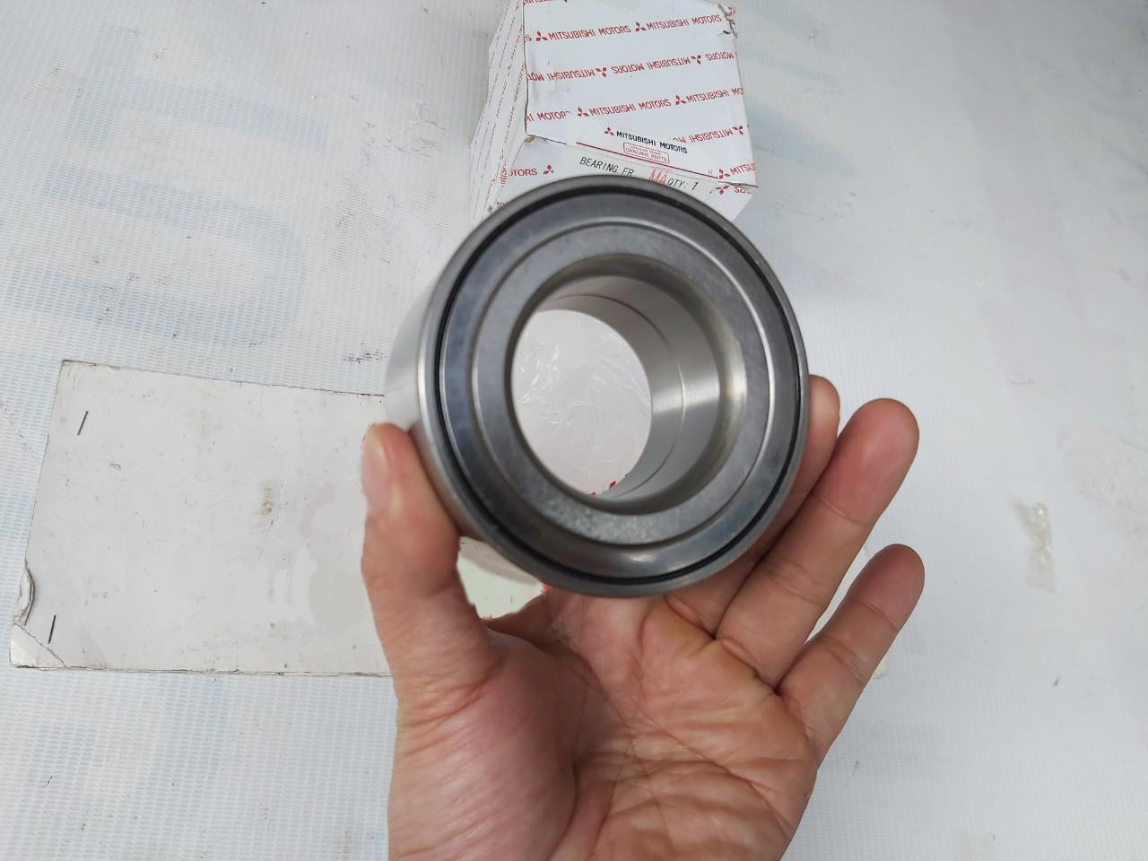 Bi moay ơ trước xe Mitsubishi Xpander