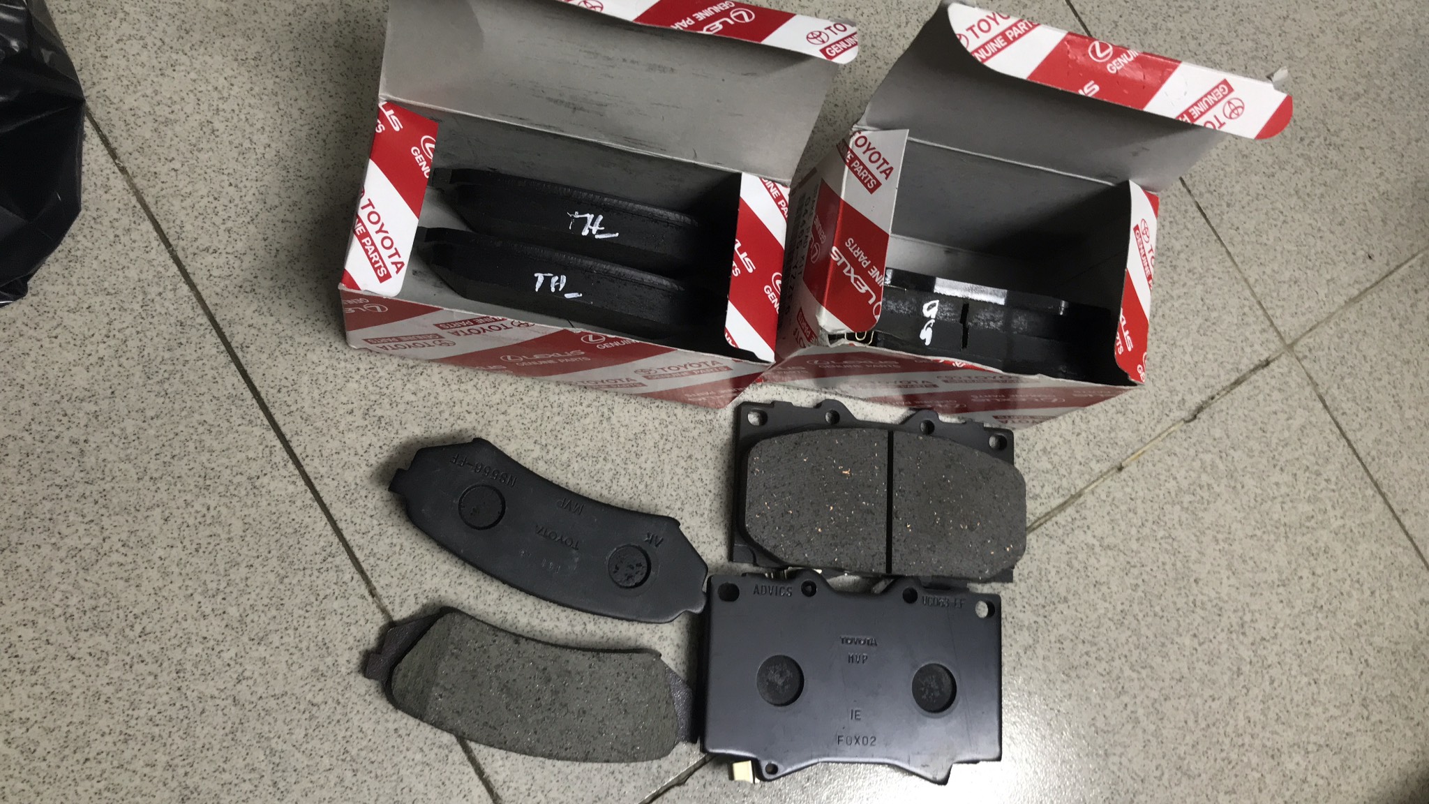 Bố thắng trước sau xe Toyota Land Cruiser