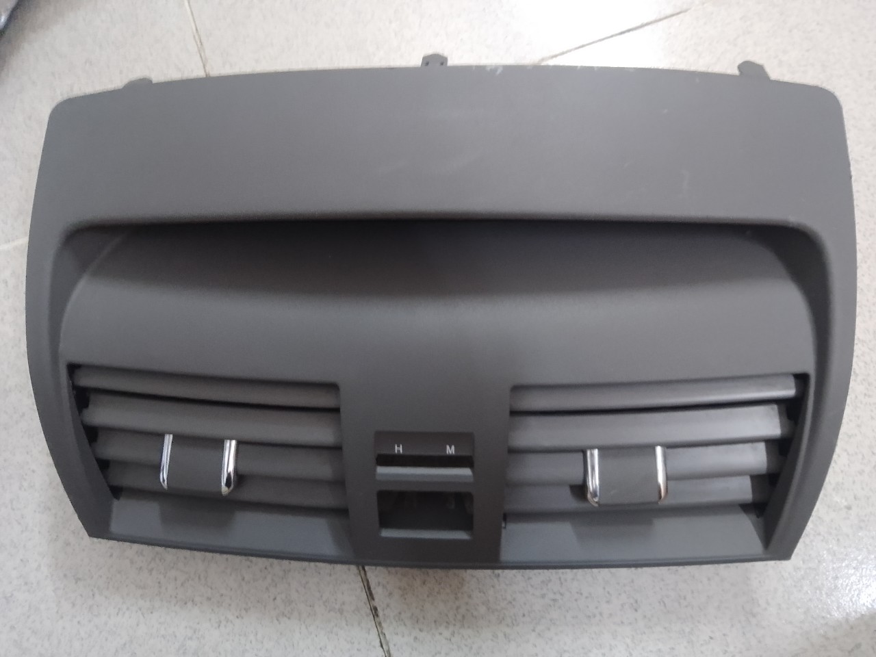 Cửa gió điều hòa giữa Toyota Camry
