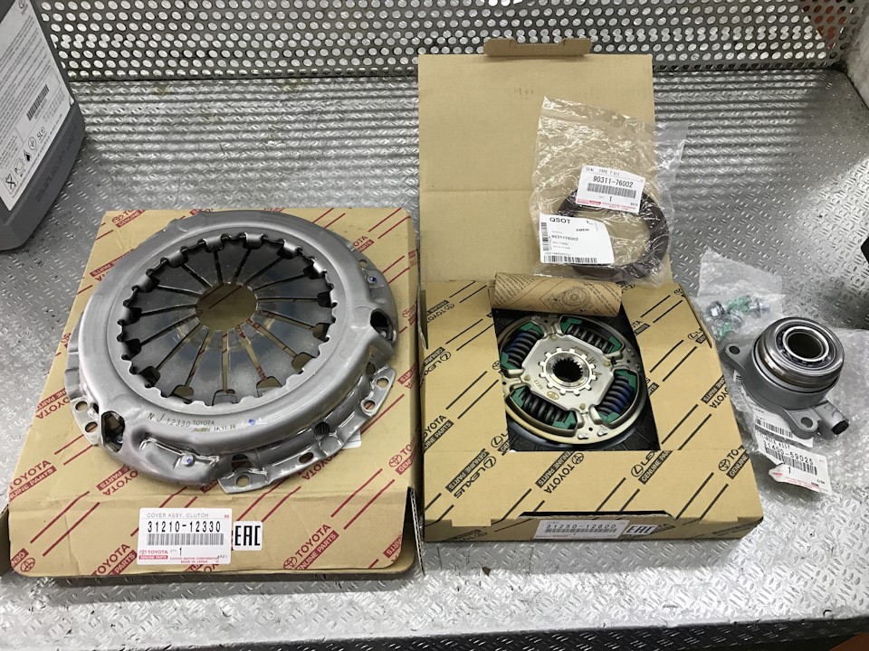 Lá côn mâm ép xe Toyota Altis