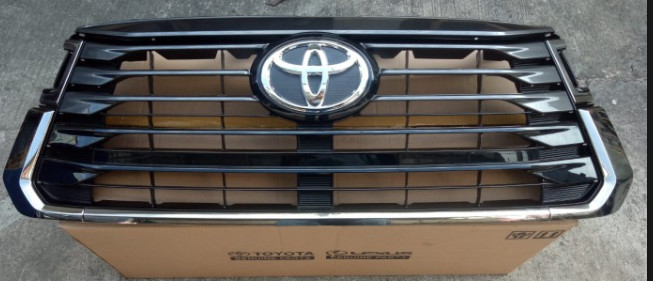 Mặt calang Toyota Cross bản G và V